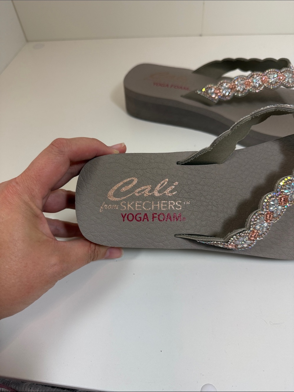 Cali from Skechers Beaded Beige Flip Flop Sandals - Women size 10 - Picture 2 of 7